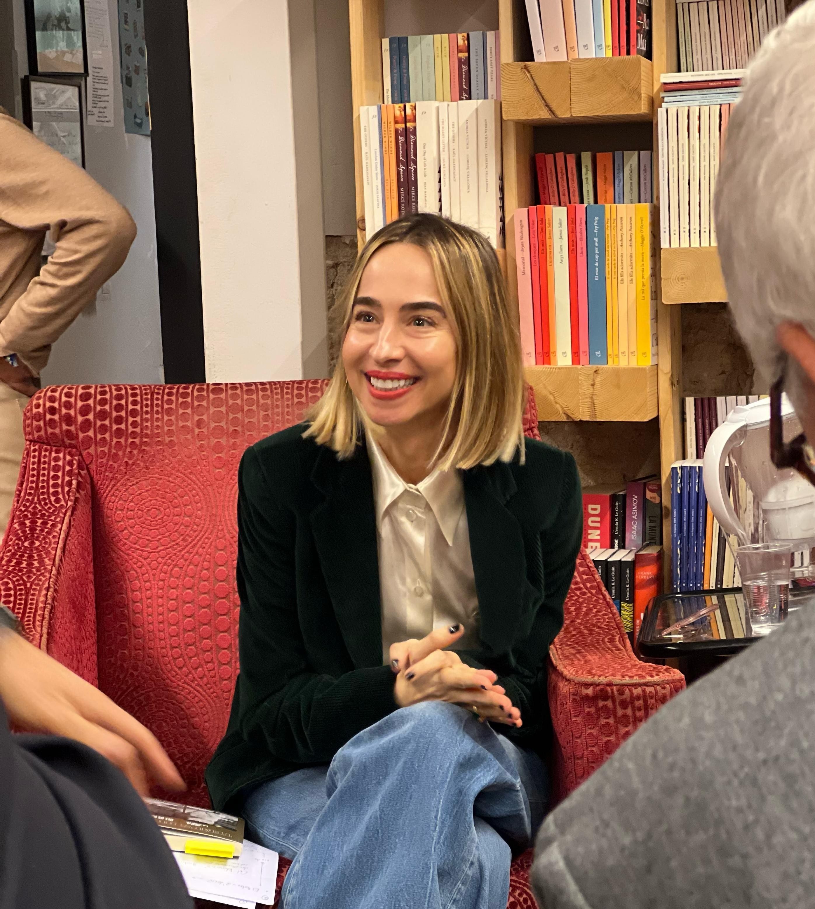 <p style="text-align: justify;">&ldquo;Poesia espeleologia egitea da eta narrazioa landa zabalean ibiltzea.&rdquo;</p>