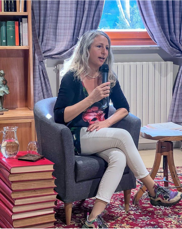 <p style="text-align: justify;">ELKARRIZKETA Christiane Dunoyerekin</p>