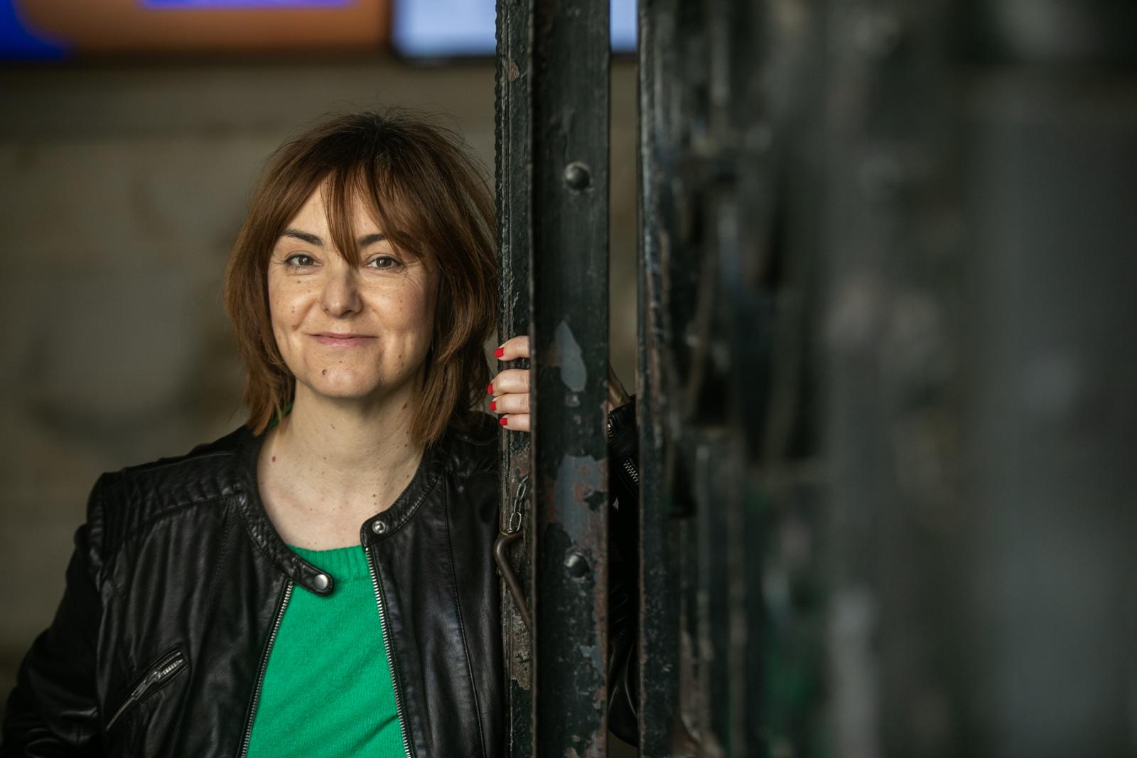 <p>Gemma Busquets kazetaria egoiliar Hugoenea etxean&nbsp;</p>