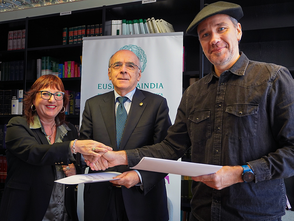 <p>Abian da Euskaltziandiaren eta EIEren arteko lankidetza-hitzarmena</p>