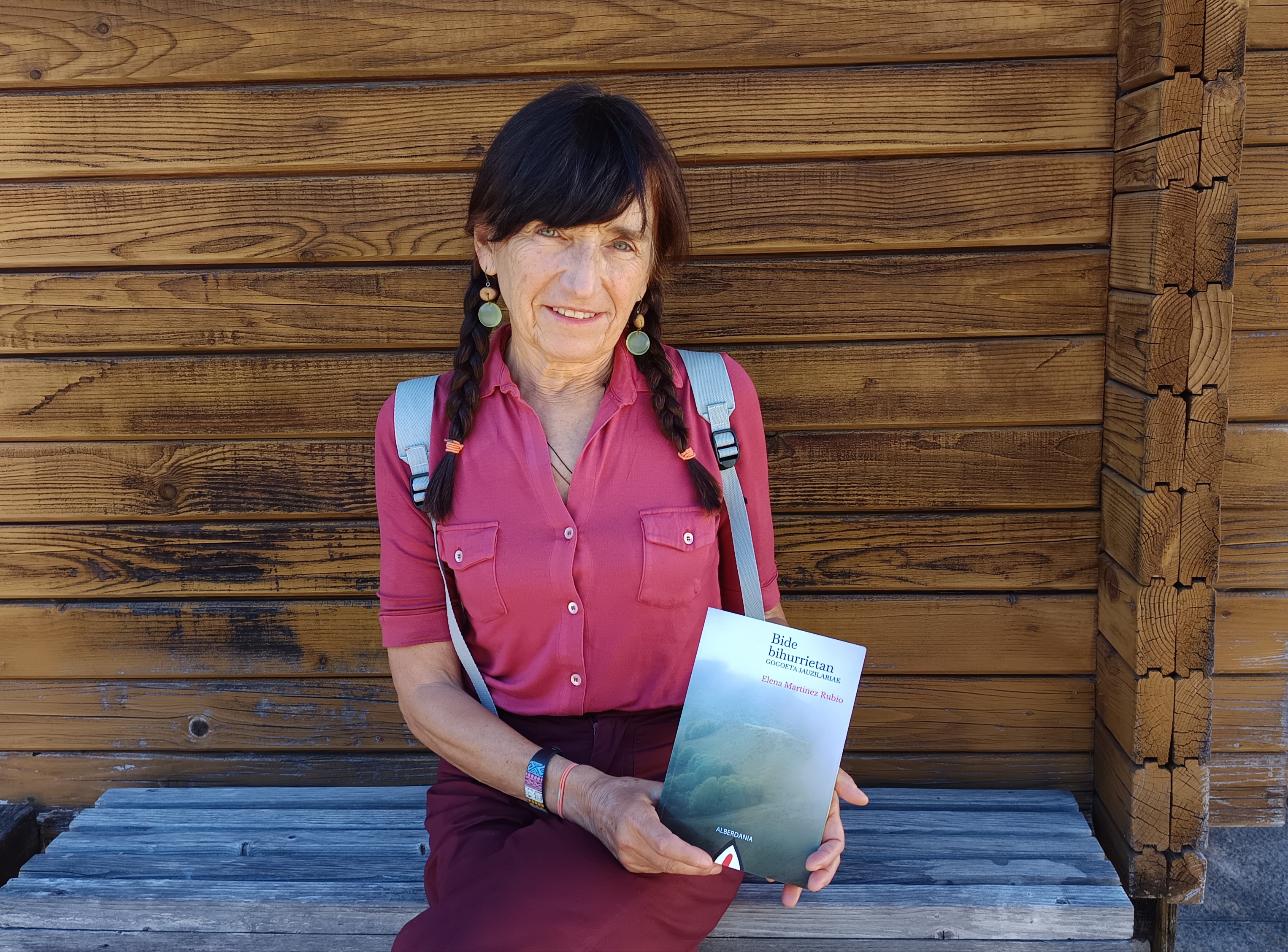 LIBURUEN MINTZOA: Elena Martinez Rubiorekin hizketan, "Bide bihurrietan, gogoeta jauzilariak" saiakera liburuaren inguruan